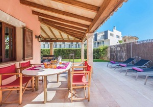 Villa Llenaire - Four Bedroom Villa, Sleeps 8