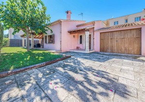 Villa Llenaire - Four Bedroom Villa, Sleeps 8