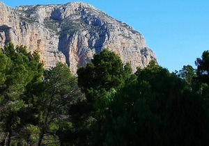"Villa Los Lagos" with Mountain View, Private Pool, Terrace, Garden, A/C & Wi-Fi