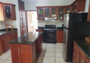 Villa M-6 Metro Country Club