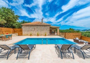 VILLA MARATHONISI