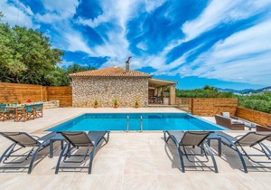Villa Marathonisi with private pool