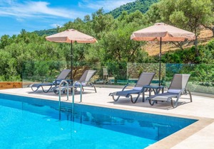 Villa Marathonisi with private pool