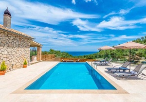 Villa Marathonisi with private pool