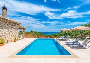Villa Marathonisi with private pool