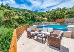 Villa Marathonisi with private pool