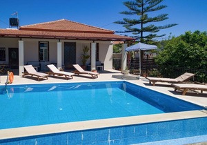 Villa Maro: Large Private Pool, A/C, WiFi