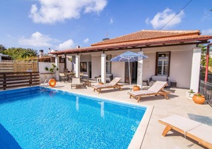 Villa Maro: Large Private Pool, A/C, WiFi