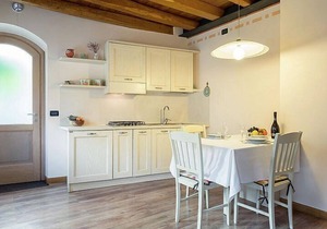 Villa Marsica B: A welcoming apartment immersed in a splendid landscape, in the heart of a wonderful little town, with Free WI-FI.