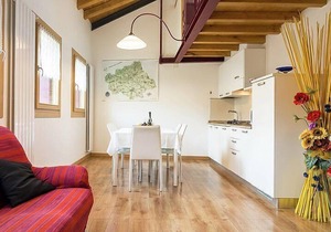 Villa Marsica C: A welcoming two-story apartment immersed in a splendid landscape, in the heart of a wonderful little town, with Free WI-FI.