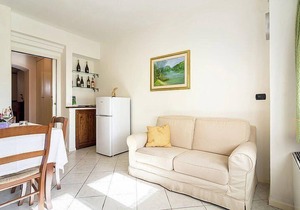 Villa Marsica D: An elegant and welcoming apartment that is part of a villa immersed in a splendid landscape, in the heart of a wonderful little town, with Free WI-FI.