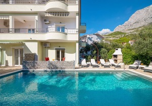 Villa Matija **** SWIMMING POOL HEATED, NEAR THE BEACH, WiFi, PARKING