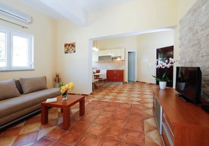 Villa Matija **** SWIMMING POOL HEATED, NEAR THE BEACH, WiFi, PARKING