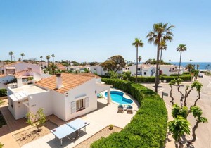 Villa Mencia by Villa Plus