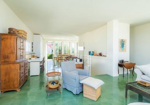 'Villa Mercedes' with Sea View, Terrace & Wi-Fi