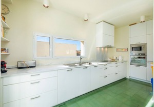 'Villa Mercedes' with Sea View, Terrace & Wi-Fi
