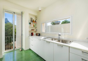 'Villa Mercedes' with Sea View, Terrace & Wi-Fi