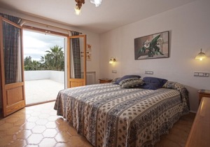 Villa Nieves is a beautiful villa set in a rural location yet it is still only a 5 minute drive from San Antonio and San Rafael