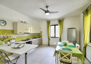 Villa Olga A: A cozy and welcoming apartment that is part of a villa situated in a quiet location, a few minutes from the town center, with Free WI-FI.