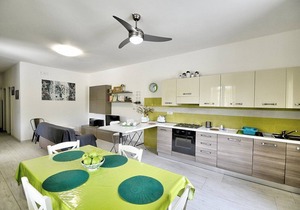 Villa Olga A: A cozy and welcoming apartment that is part of a villa situated in a quiet location, a few minutes from the town center, with Free WI-FI.