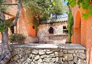 VILLA OSCOLS: Hilltop Villa with Best Views over the Bays of Alcudia and Pollensa
