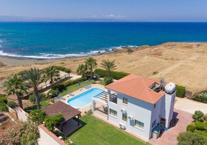 Villa Pelagos: Large Private Pool, Walk to Beach, Sea Views, A/C, WiFi