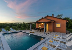 Villa Pendolina with Private Pool, Garden and BBQ