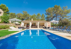 Villa Pins