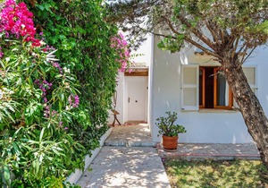 Villa Punta des Port Quince -This Villa includes a private pool, WI-FI & A/C
