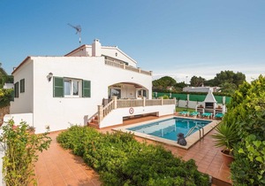 Villa Rasen: Large Private Pool, Walk to Beach, Sea Views, A/C, WiFi