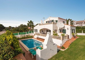 Villa Rasen: Large Private Pool, Walk to Beach, Sea Views, A/C, WiFi