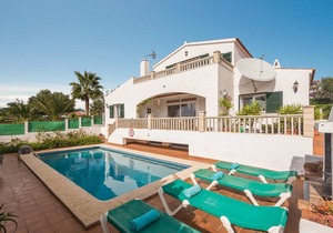 Villa Rasen: Large Private Pool, Walk to Beach, Sea Views, A/C, WiFi