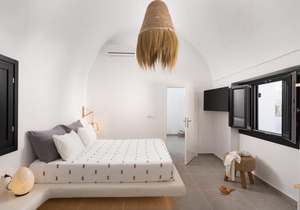 Villa Rosaviglia Oia with Hot Tub