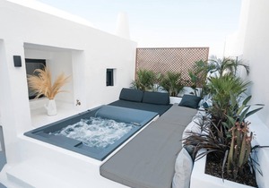 Villa Rosaviglia Oia with Hot Tub