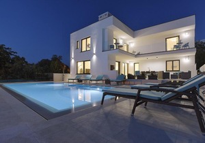 Villa Sail