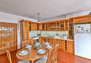 Villa Sovalye: 3 double en-suite bedrooms, large roof terrace & private pool