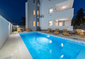 Villa Star 1 a centrally located ap. with a pool