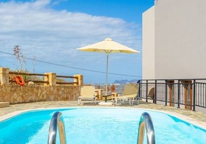 Villa Stratos: Large Private Pool, Sea Views, A/C, WiFi, Eco-Friendly