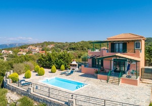 Villa Valio: Large Private Pool, Sea Views, A/C, WiFi