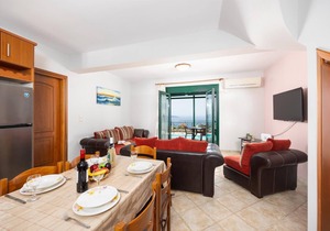 Villa Vera - Two Bedroom Villa, Sleeps 6