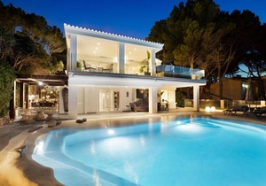 Villa white beach house, sobre la playa, aire acondicionado, wifi, piscina, lujo en Costa de la Calma