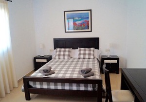 VILLA WITH 4 BEDROOMS, PRIVATE POOL AND A/C