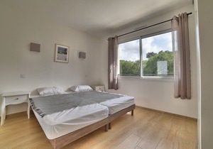 Villa with a pool & jacuzzi on a residence with tennis