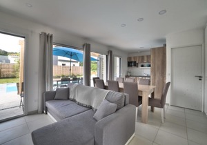 Villa with air con, private pool and Jacuzzi on a residence with tennis