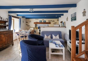 Villa with heated pool 900m from the sandy beach
