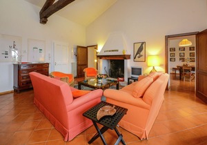 Villa with outbuilding and swimming pool and panoramic view of the Apennines