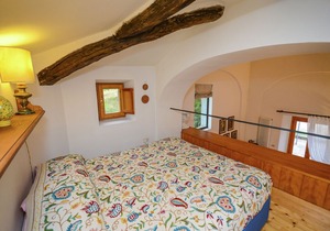 Villa with outbuilding and swimming pool and panoramic view of the Apennines