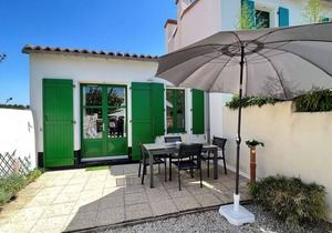 Villa with pool, tennis court, bowling alley