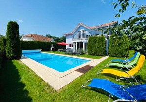 Villa with Pool - Leon's Holiday Homes