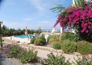 Villa with Pool. Stunning Sea and Mountain Views. Pool and large mature garden